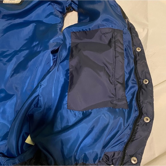 Old Navy Men’s Puffer Vest - Picture 5 of 5